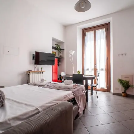 Daire Navigli-centro Modern Flat Balcony Check-in H24 *